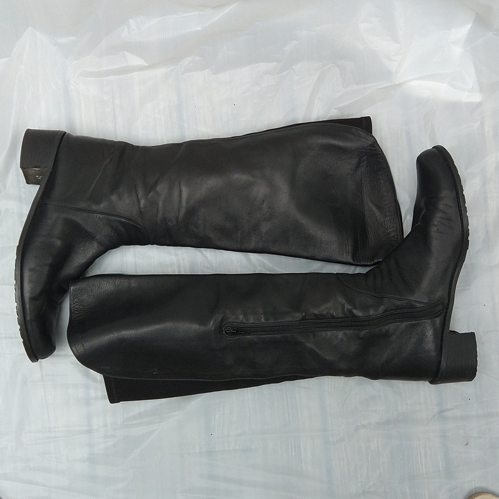 STUART WEIATZMAN KNEE HIGH BOOTS